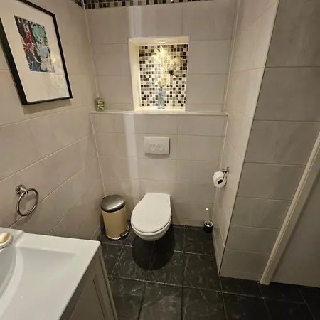 Apartman Canal & Garden In West 10 Mins From Town