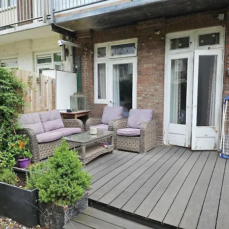 Canal & Garden In West 10 Mins From Town Apartman