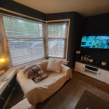 Apartmán Canal & Garden In West 10 Mins From Town